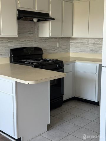 1610 greenhollow Drive, Iselin, NJ 08830