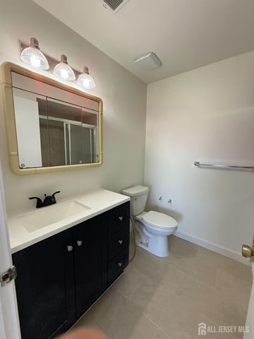 1610 greenhollow Drive, Iselin, NJ 08830