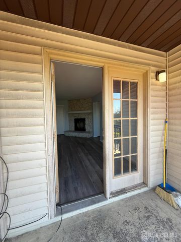 1610 greenhollow Drive, Iselin, NJ 08830