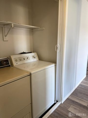 1610 greenhollow Drive, Iselin, NJ 08830