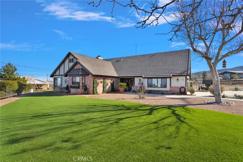 Image 4 of property listing at 5205 Snow Line, Phelan, CA 92371