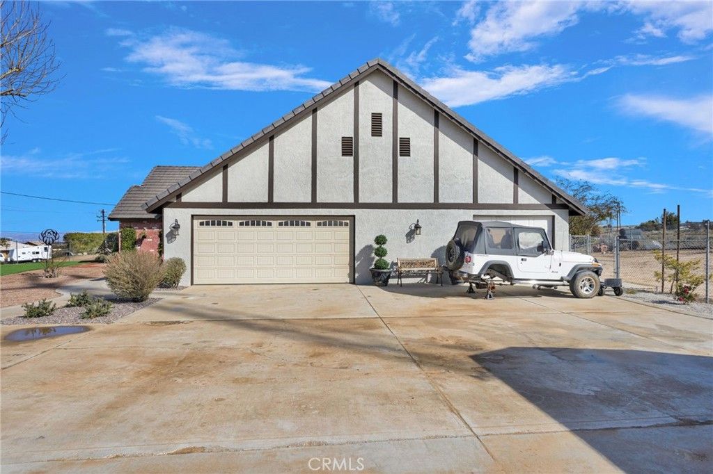 Image 5 of property listing at 5205 Snow Line, Phelan, CA 92371