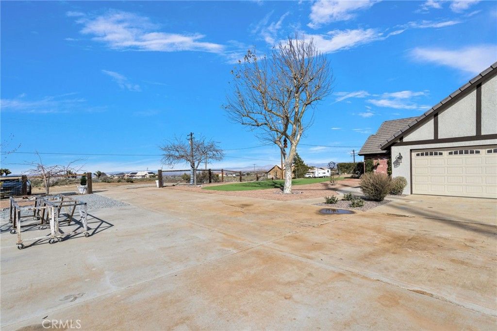Image 8 of property listing at 5205 Snow Line, Phelan, CA 92371
