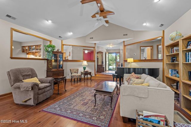 404 Hillcrest Drive, Morehead City, NC 28557