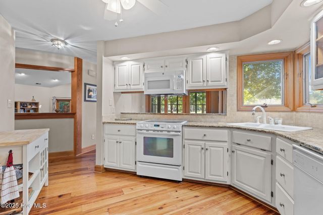 404 Hillcrest Drive, Morehead City, NC 28557