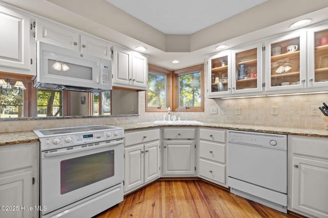404 Hillcrest Drive, Morehead City, NC 28557