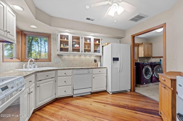 404 Hillcrest Drive, Morehead City, NC 28557