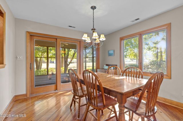 404 Hillcrest Drive, Morehead City, NC 28557