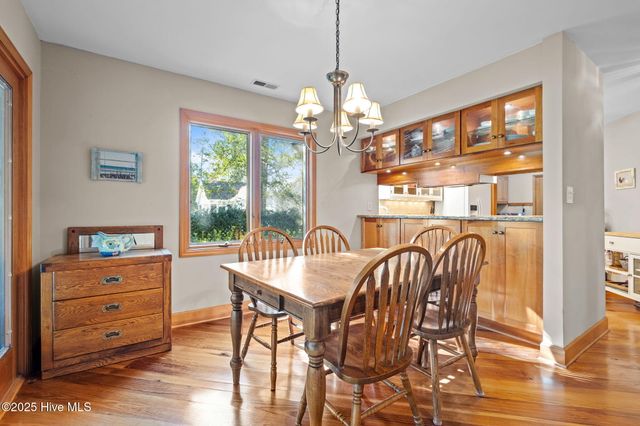 404 Hillcrest Drive, Morehead City, NC 28557