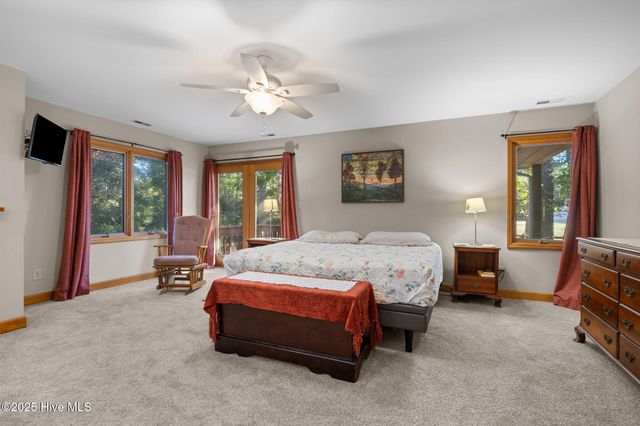 404 Hillcrest Drive, Morehead City, NC 28557