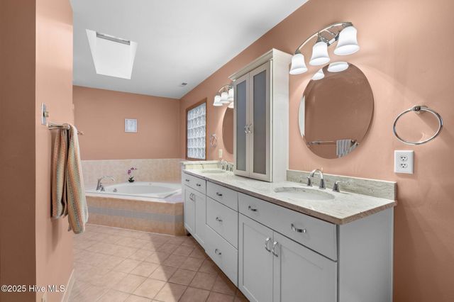 404 Hillcrest Drive, Morehead City, NC 28557