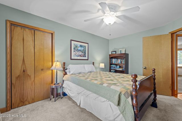 404 Hillcrest Drive, Morehead City, NC 28557