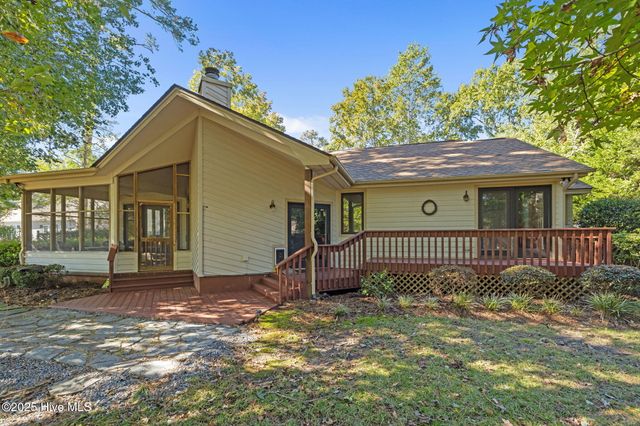 404 Hillcrest Drive, Morehead City, NC 28557
