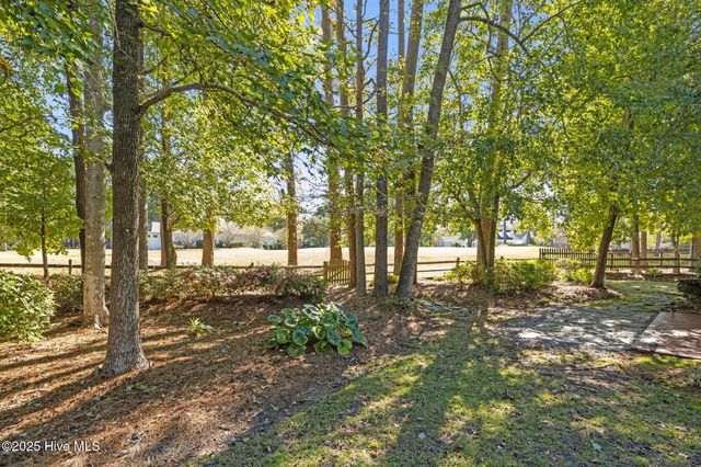 404 Hillcrest Drive, Morehead City, NC 28557