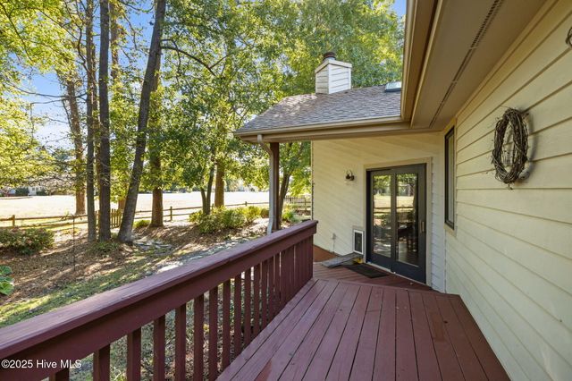 404 Hillcrest Drive, Morehead City, NC 28557
