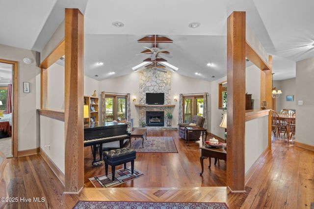 404 Hillcrest Drive, Morehead City, NC 28557