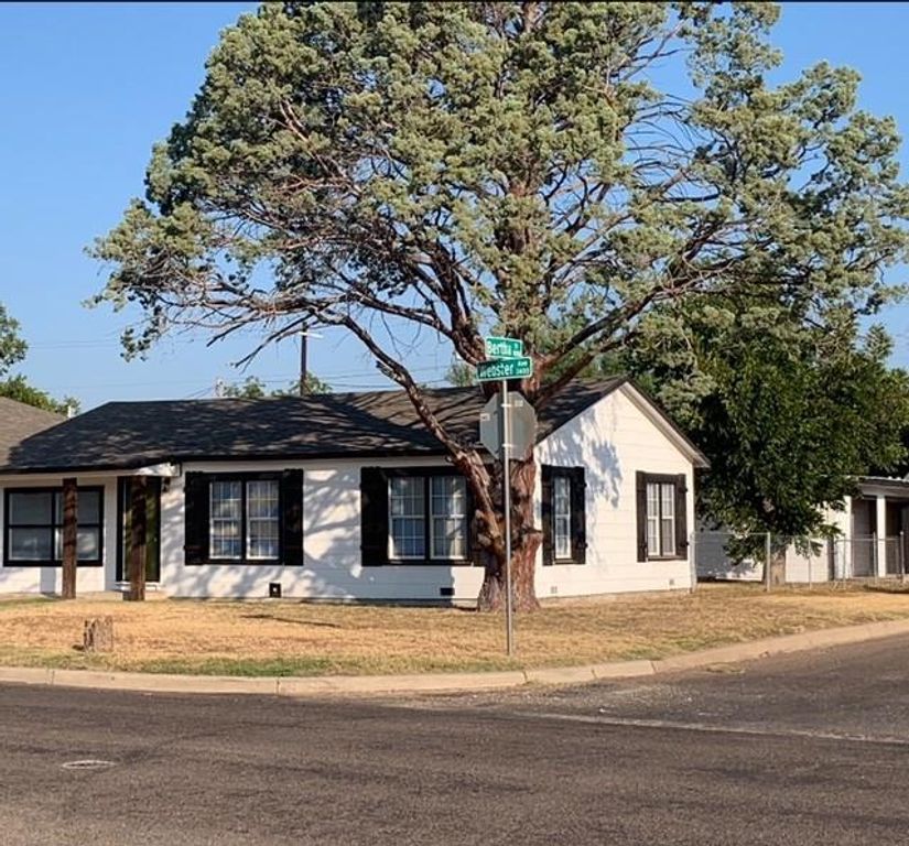Image 1 of property listing at 2402 Webster Ave, San Angelo, TX 76903