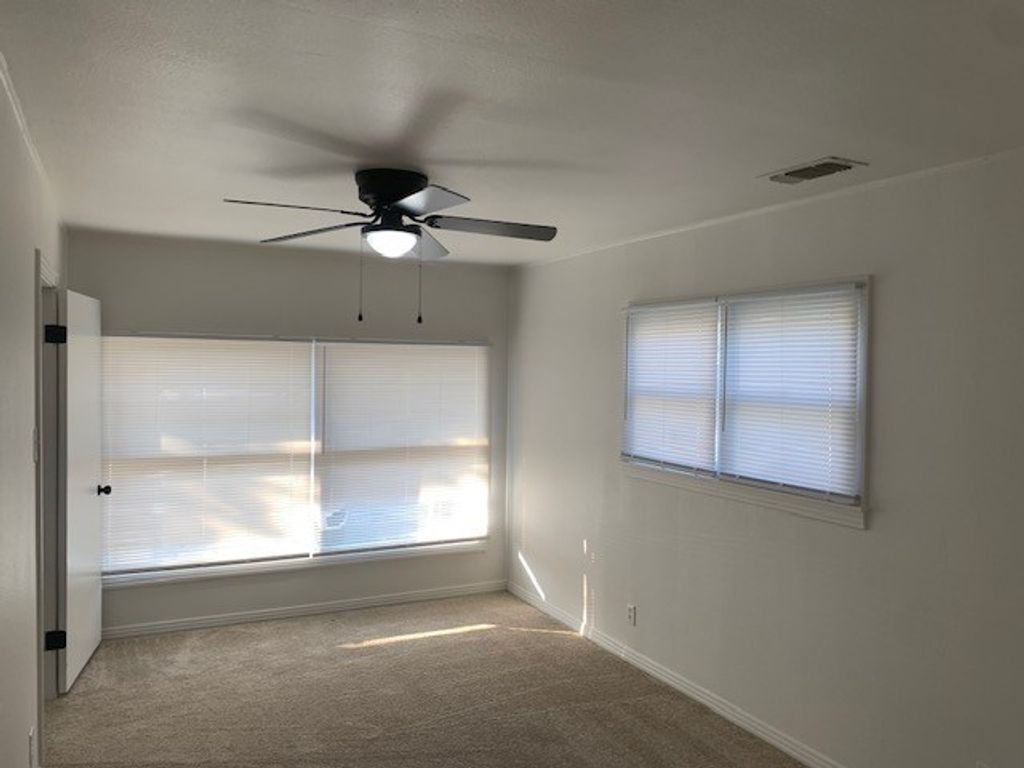 Image 14 of property listing at 2402 Webster Ave, San Angelo, TX 76903