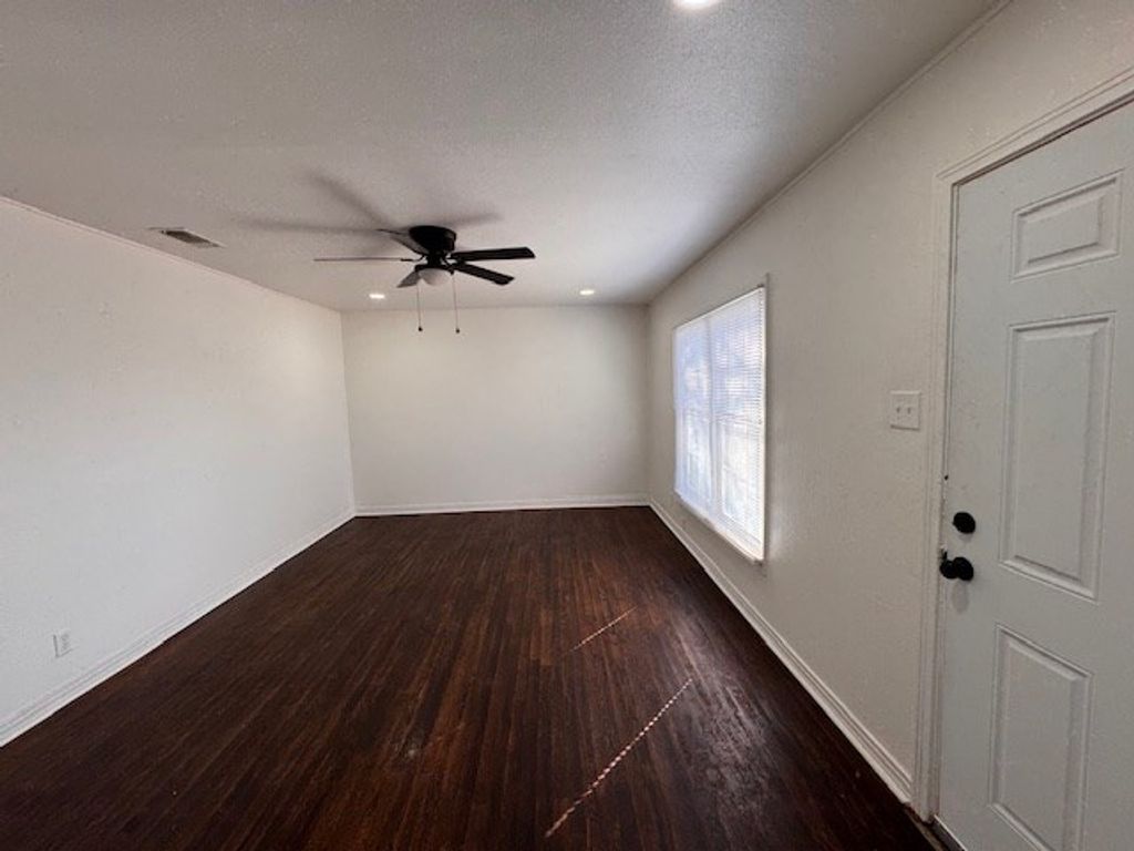 Image 15 of property listing at 2402 Webster Ave, San Angelo, TX 76903