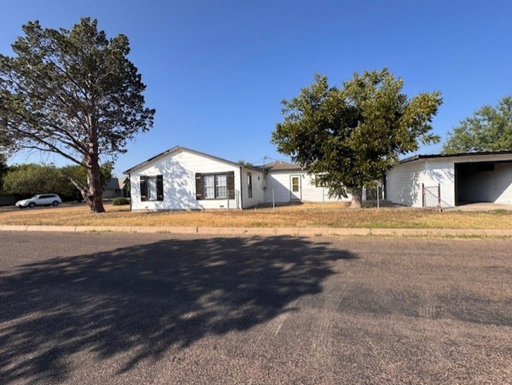Image 18 of property listing at 2402 Webster Ave, San Angelo, TX 76903