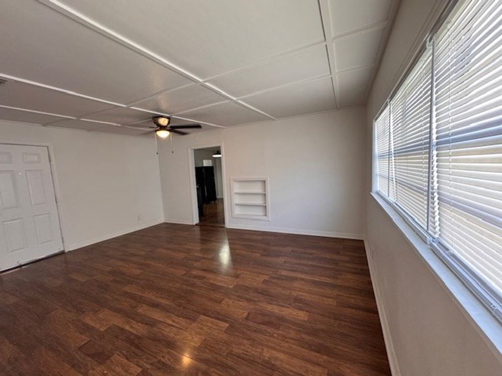 Image 6 of property listing at 2402 Webster Ave, San Angelo, TX 76903