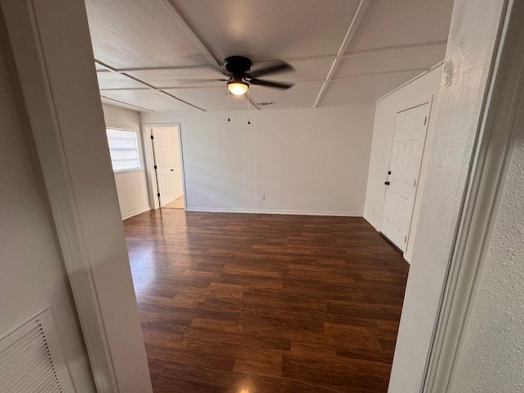 Image 7 of property listing at 2402 Webster Ave, San Angelo, TX 76903