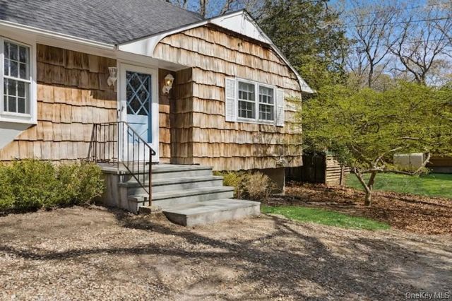 135 Pembroke Drive, East Hampton, NY 11937
