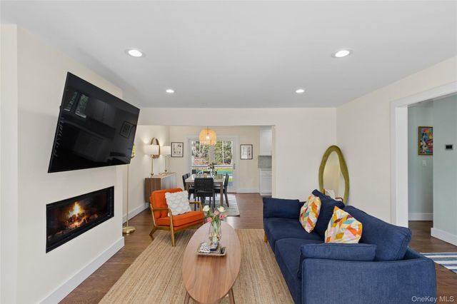 135 Pembroke Drive, East Hampton, NY 11937