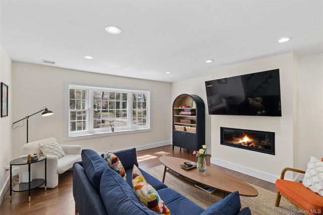 135 Pembroke Drive, East Hampton, NY 11937