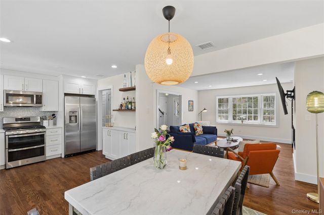 135 Pembroke Drive, East Hampton, NY 11937