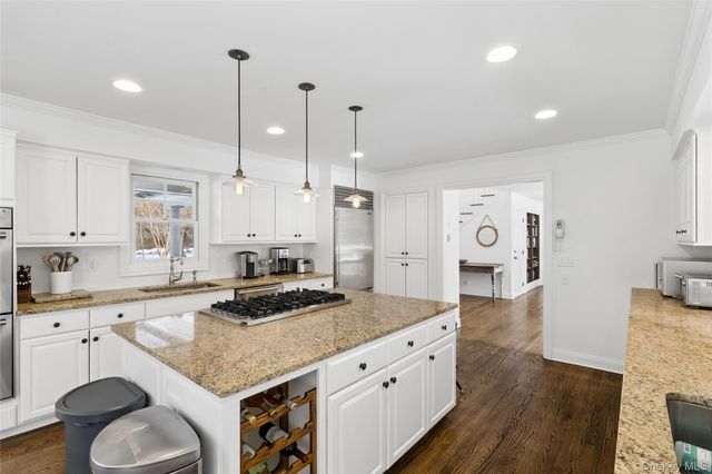 135 Pembroke Drive, East Hampton, NY 11937