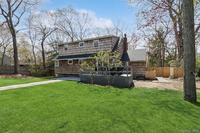 135 Pembroke Drive, East Hampton, NY 11937