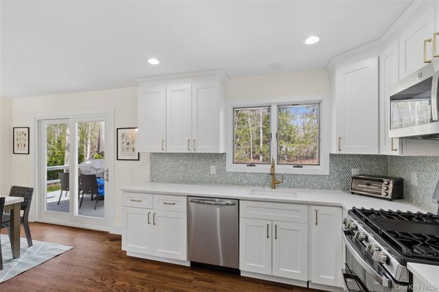 135 Pembroke Drive, East Hampton, NY 11937