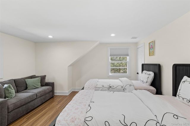135 Pembroke Drive, East Hampton, NY 11937