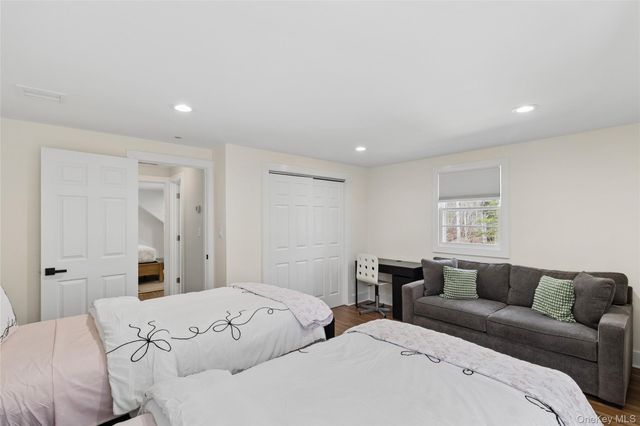 135 Pembroke Drive, East Hampton, NY 11937