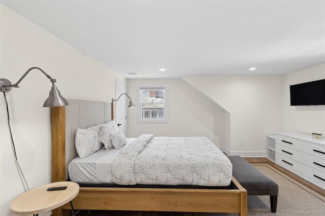 135 Pembroke Drive, East Hampton, NY 11937