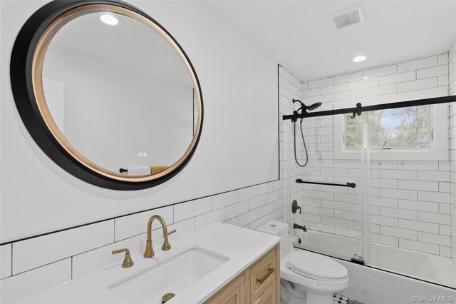135 Pembroke Drive, East Hampton, NY 11937