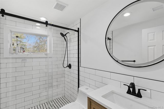 135 Pembroke Drive, East Hampton, NY 11937