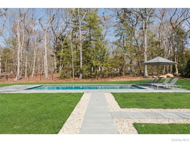 135 Pembroke Drive, East Hampton, NY 11937