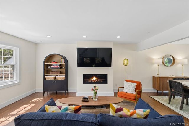 135 Pembroke Drive, East Hampton, NY 11937