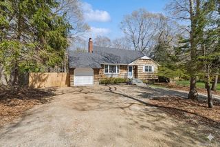 135 Pembroke Drive, East Hampton, NY 11937