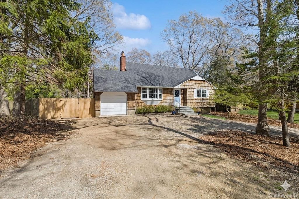 135 Pembroke Drive, East Hampton, NY 11937