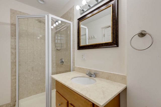 2935 W Rosemont Avenue 2, Chicago, IL 60659