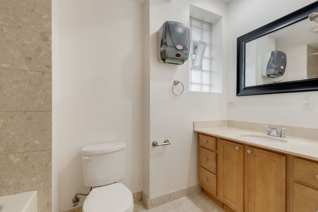 2935 W Rosemont Avenue 2, Chicago, IL 60659