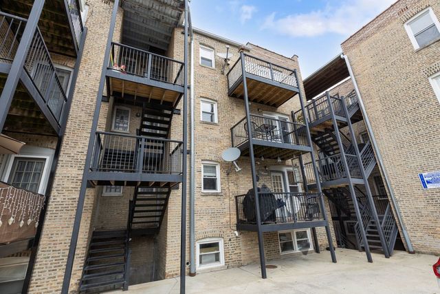 2935 W Rosemont Avenue 2, Chicago, IL 60659
