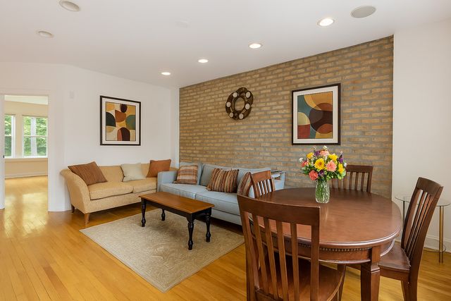 2935 W Rosemont Avenue 2, Chicago, IL 60659