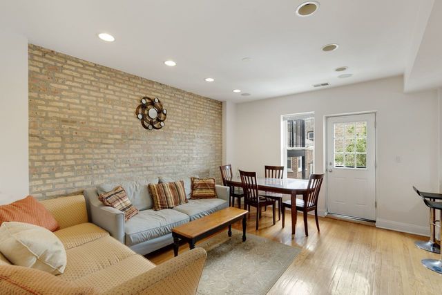 2935 W Rosemont Avenue 2, Chicago, IL 60659