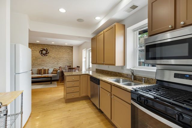 2935 W Rosemont Avenue 2, Chicago, IL 60659