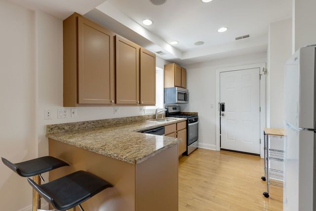 2935 W Rosemont Avenue 2, Chicago, IL 60659