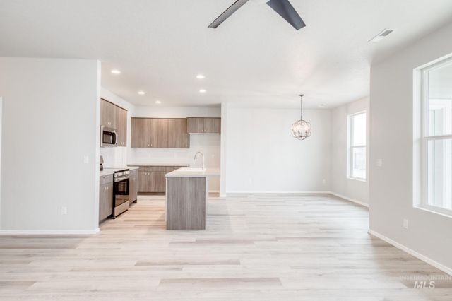 1672 Dyer St, Middleton, ID 83644